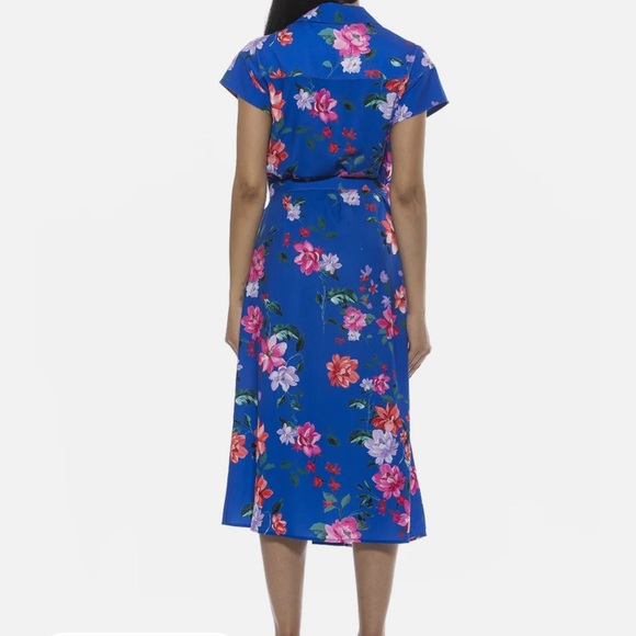 NWT $245 Alexia Admor Paris Surplice Wrap Midi Dress in floral blue. Size 8 - Picture 3 of 16
